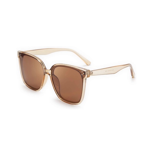Accessories - NEW ✨ Oversized Retro Square Polarized Sunglasses